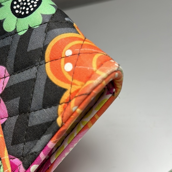 EUC Vera Bradley Ziggy Zinnia Your Turn Smartphone Wristlet Or Wallet Organizer - Picture 7 of 7